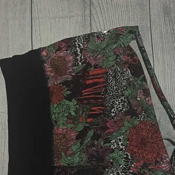 Lululemon Women's Run Times Short II Zen Garden Black Size 6 - Picture 4 of 7